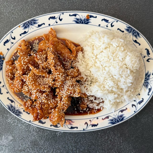 Lunch Plate - Sesame Chicken.