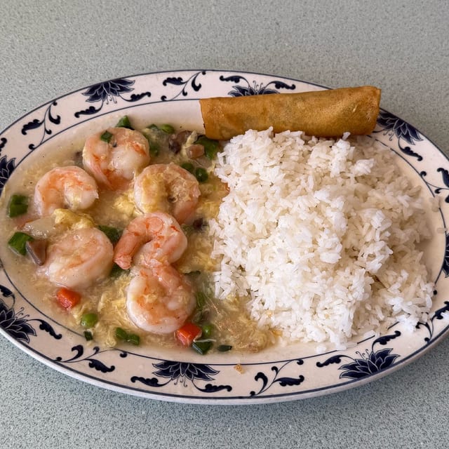 Lunch Plate - Shrimp with Lobster Sauce.