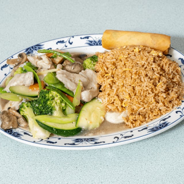 Lunch Plate - Moo Goo Gai Pan (Chicken Vegetables).