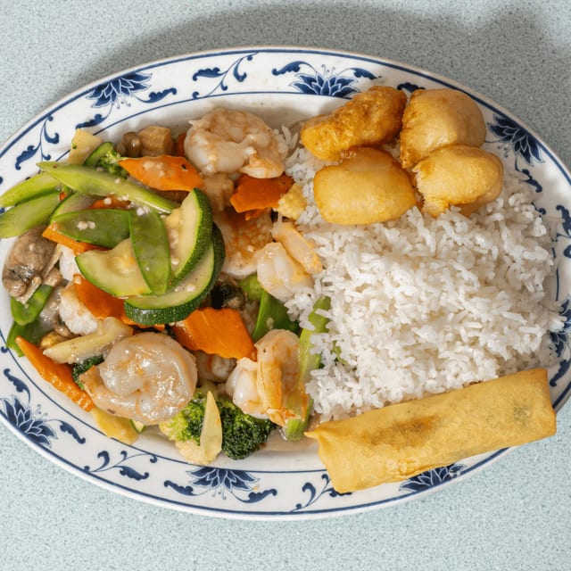 Lunch Plate - Shrimp with Vegetables.